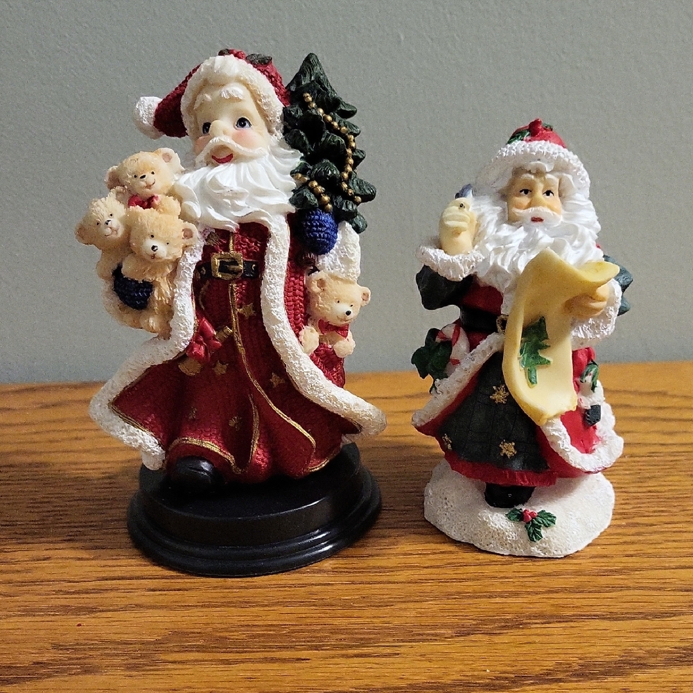 2 Old Fashion Santa Claus